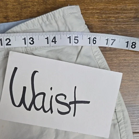 old navy white cargo shorts - Picture 4 of 6